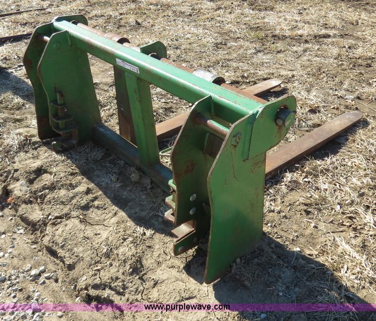 Quick attach pallet forks for John Deere 600 to 700 series loaders in Warrensburg, MO Item