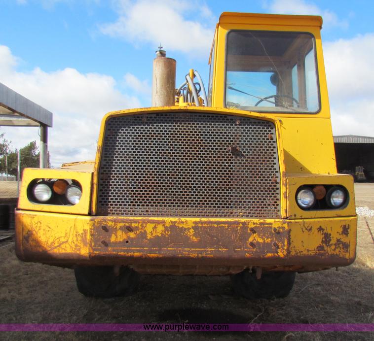 image for item AE9021 1973 John Deere 860A scraper