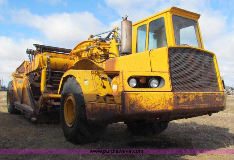 image for item AE9021 1973 John Deere 860A scraper