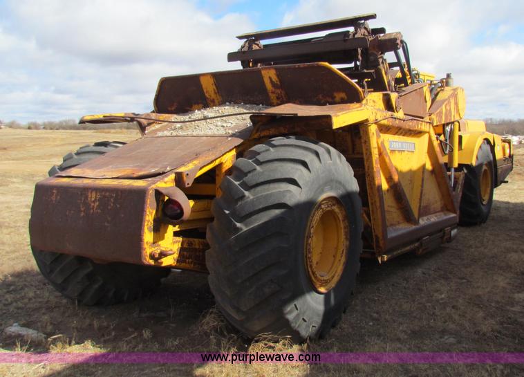 image for item AE9021 1973 John Deere 860A scraper