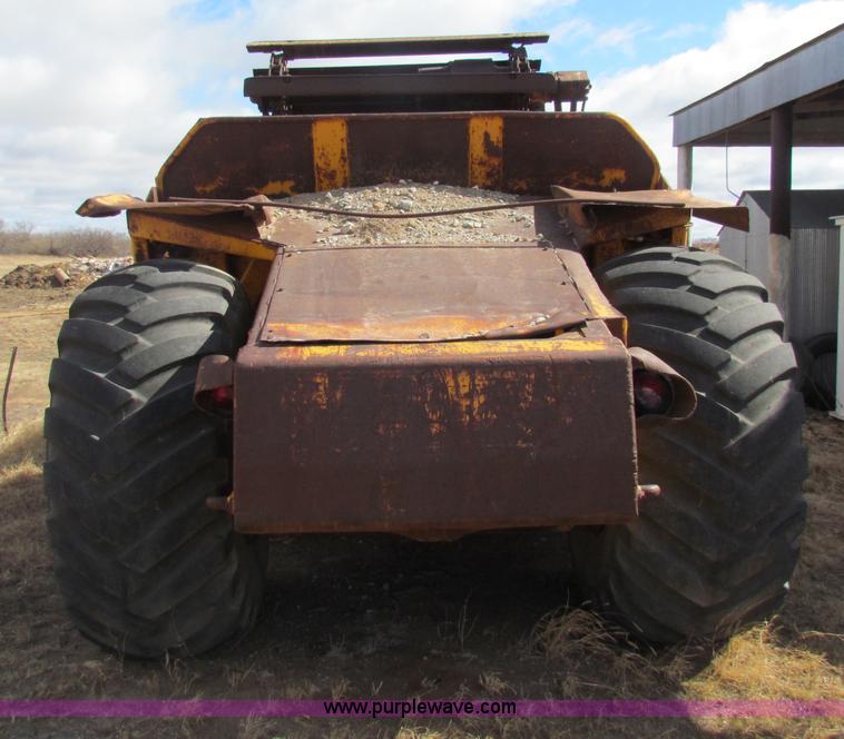 image for item AE9021 1973 John Deere 860A scraper