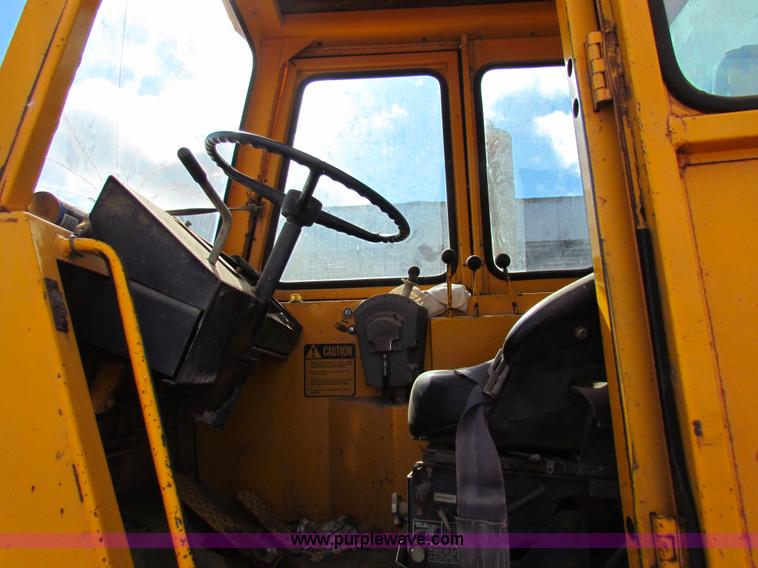 image for item AE9021 1973 John Deere 860A scraper