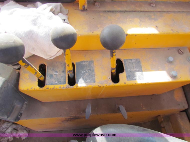 image for item AE9021 1973 John Deere 860A scraper