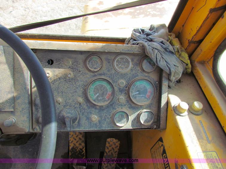 image for item AE9021 1973 John Deere 860A scraper