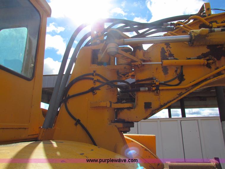 image for item AE9021 1973 John Deere 860A scraper