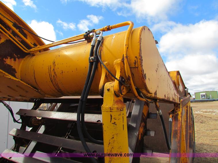 image for item AE9021 1973 John Deere 860A scraper