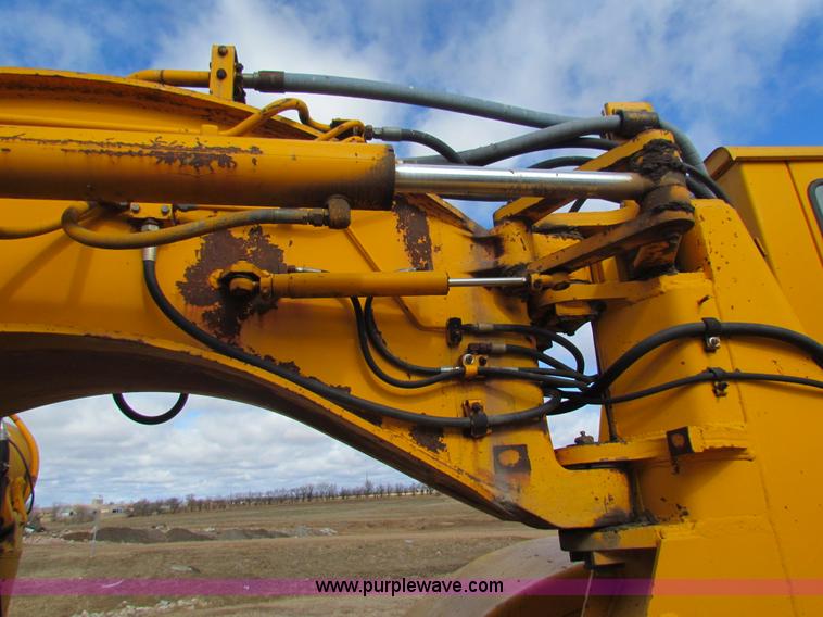 image for item AE9021 1973 John Deere 860A scraper