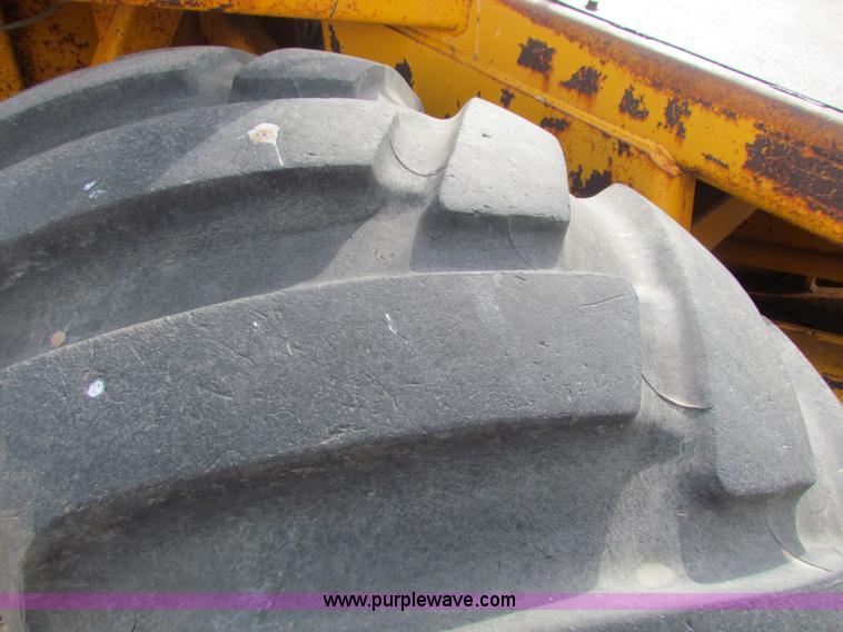 image for item AE9021 1973 John Deere 860A scraper