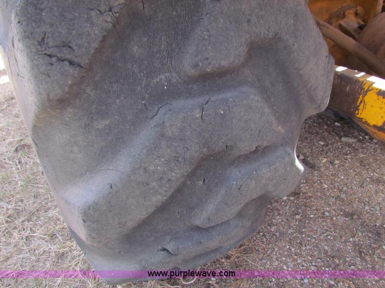 image for item AE9021 1973 John Deere 860A scraper