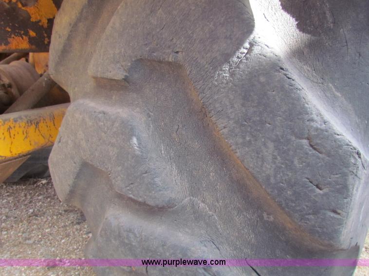 image for item AE9021 1973 John Deere 860A scraper