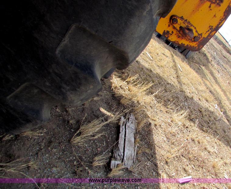 image for item AE9021 1973 John Deere 860A scraper