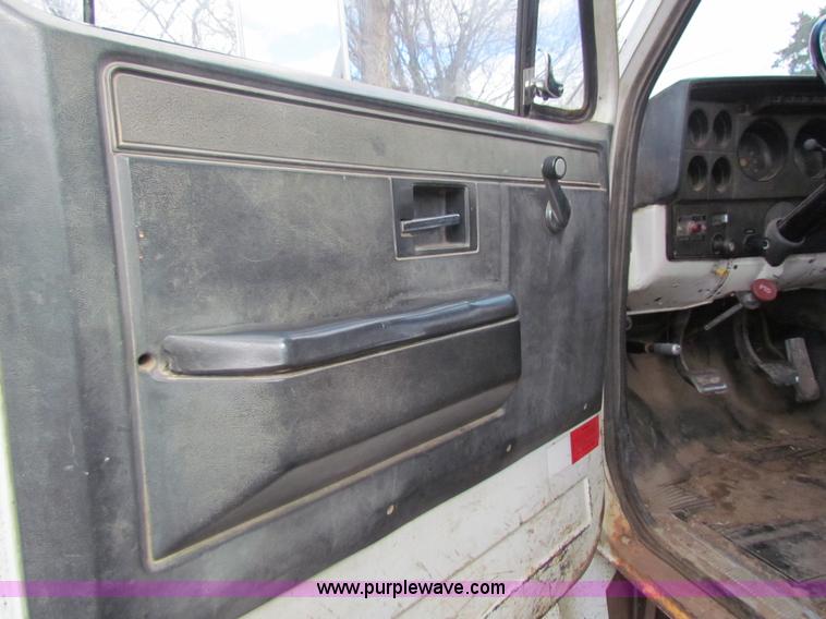 image for item AE9024 1982 GMC 7000 dump truck