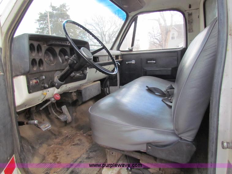 image for item AE9024 1982 GMC 7000 dump truck