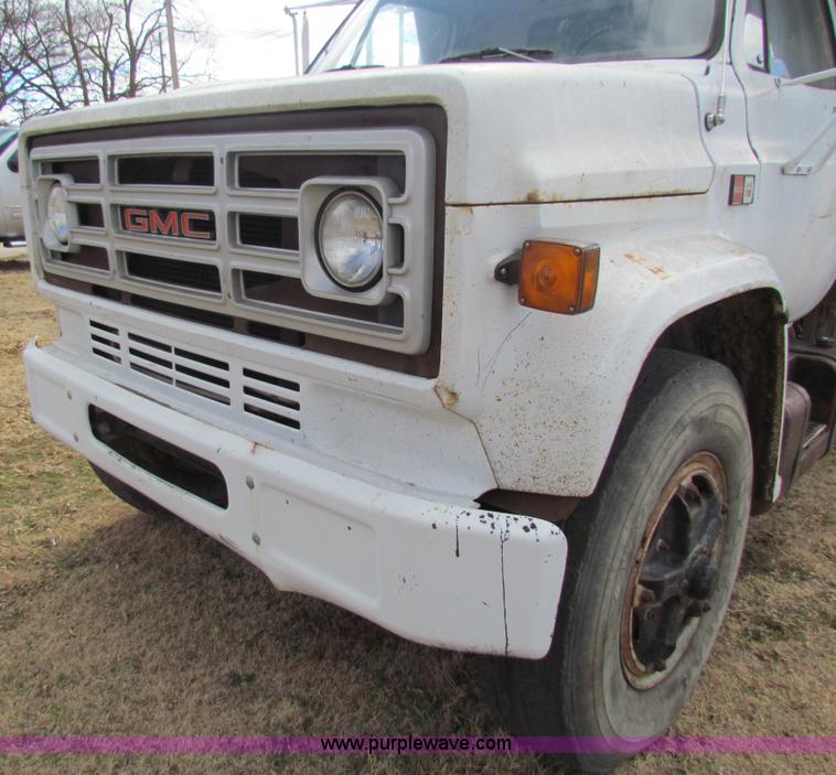 image for item AE9024 1982 GMC 7000 dump truck