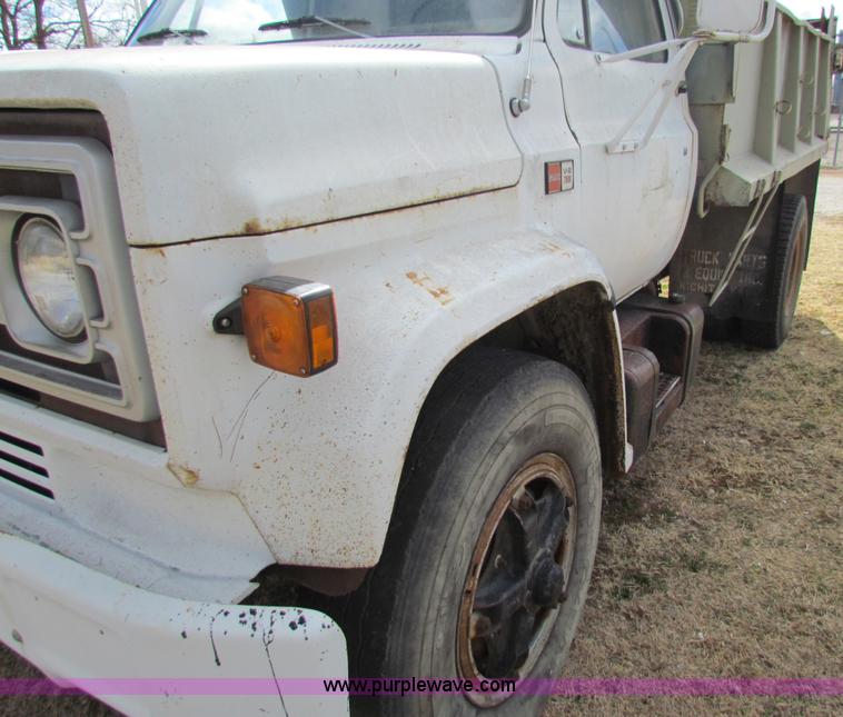 image for item AE9024 1982 GMC 7000 dump truck