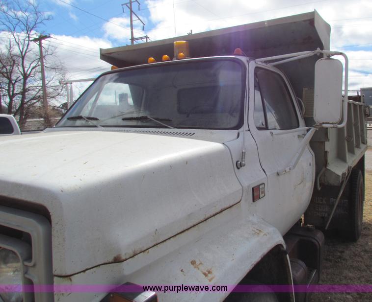 image for item AE9024 1982 GMC 7000 dump truck