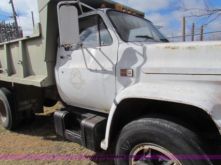 image for item AE9024 1982 GMC 7000 dump truck