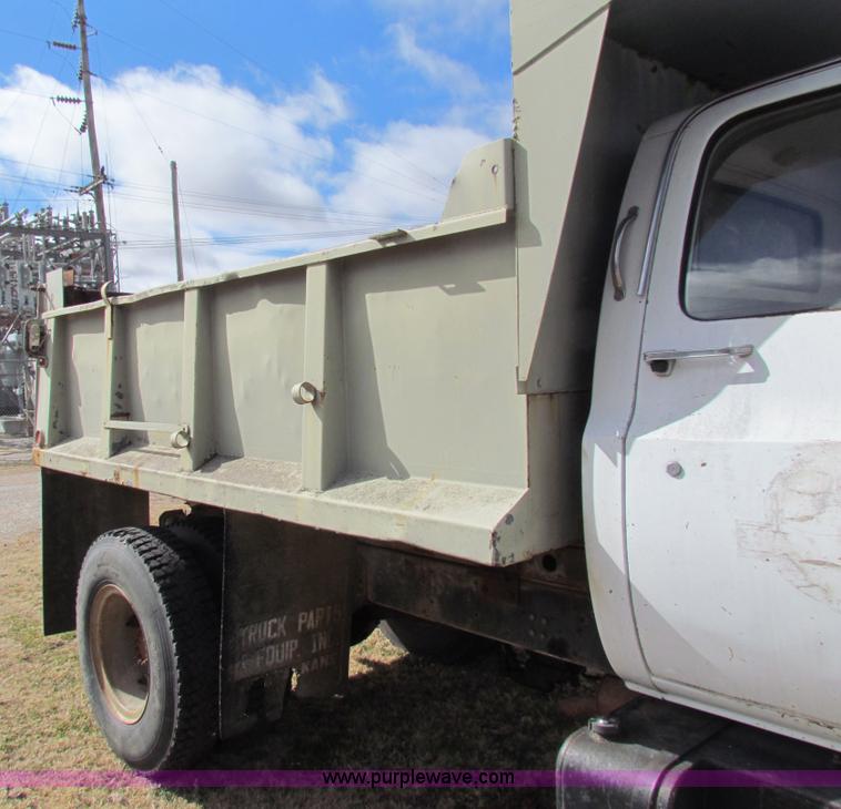 image for item AE9024 1982 GMC 7000 dump truck