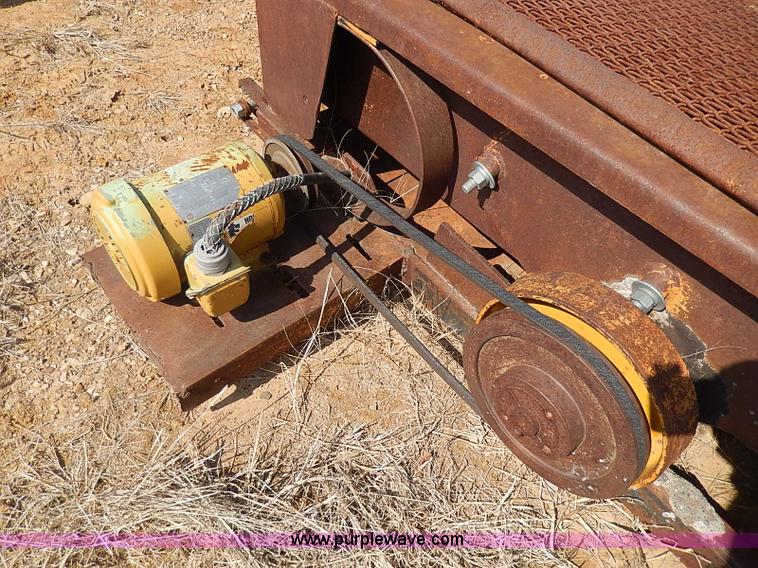 image for item AX9249 (4) assorted gravel screens with shaker
