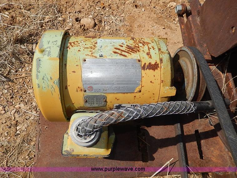 image for item AX9249 (4) assorted gravel screens with shaker