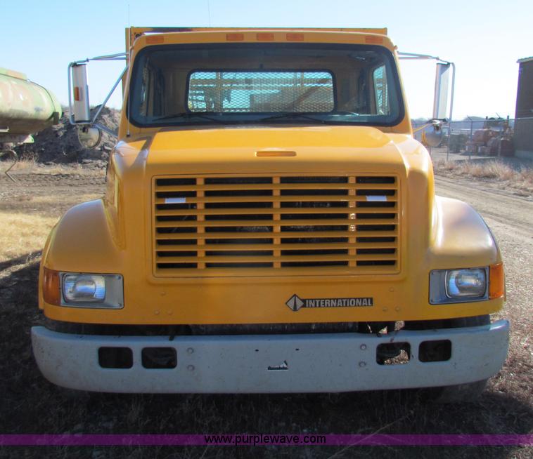 image for item C1863 2000 International 4700 Lo-Profile sign truck