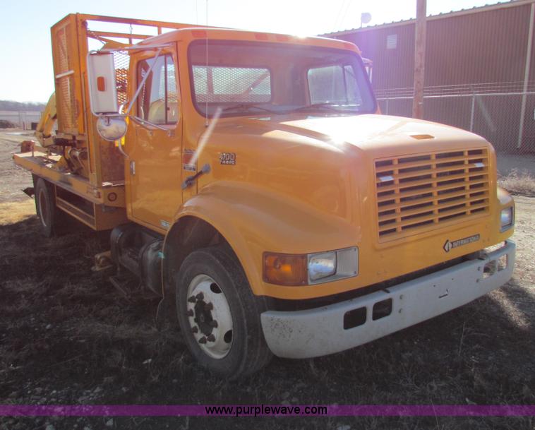 image for item C1863 2000 International 4700 Lo-Profile sign truck