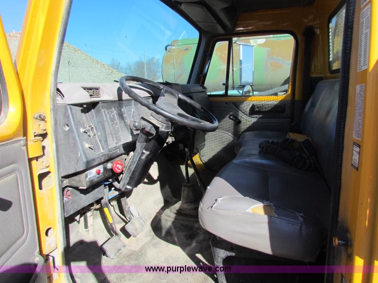 image for item C1863 2000 International 4700 Lo-Profile sign truck