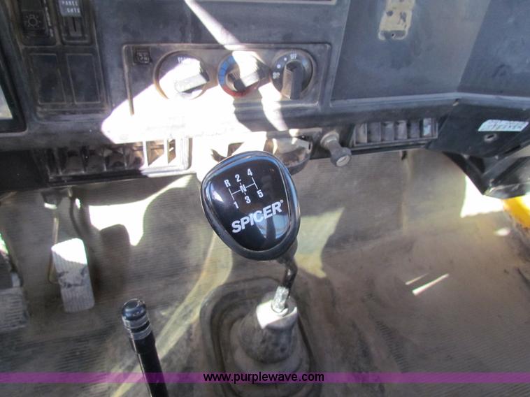 image for item C1863 2000 International 4700 Lo-Profile sign truck