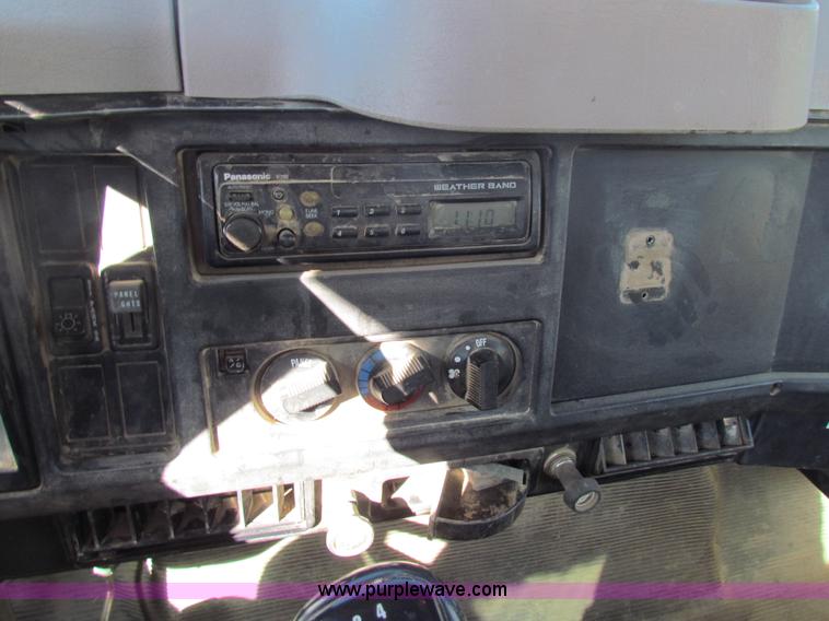 image for item C1863 2000 International 4700 Lo-Profile sign truck