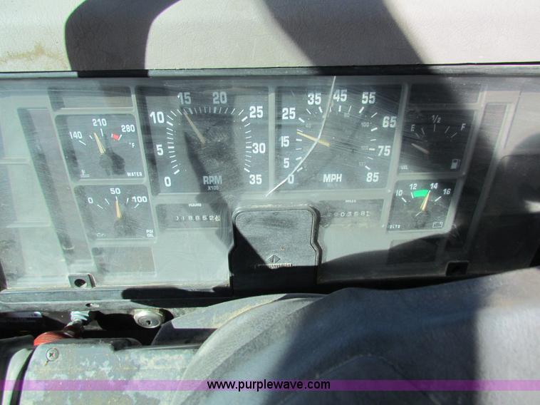 image for item C1863 2000 International 4700 Lo-Profile sign truck