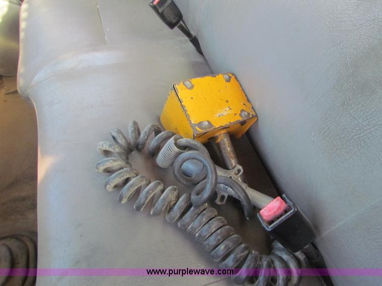 image for item C1863 2000 International 4700 Lo-Profile sign truck