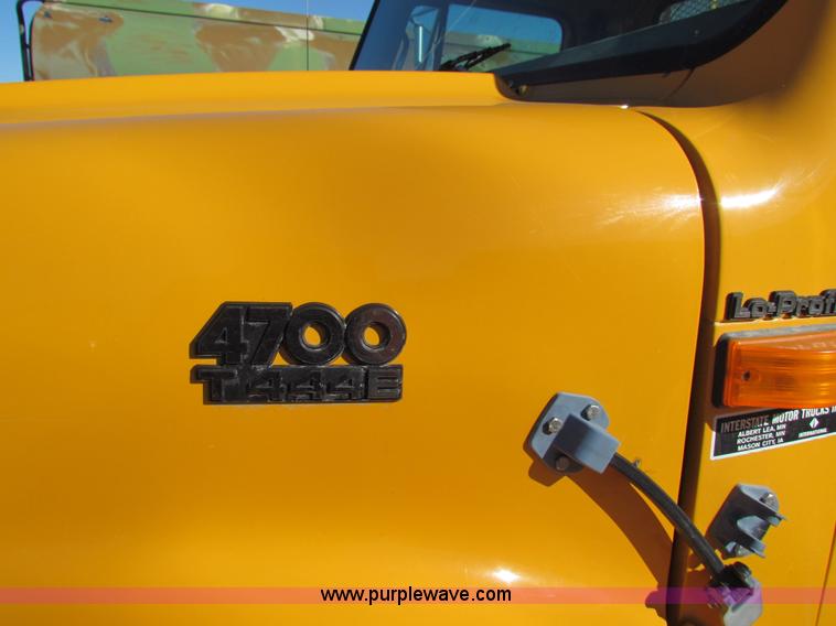 image for item C1863 2000 International 4700 Lo-Profile sign truck