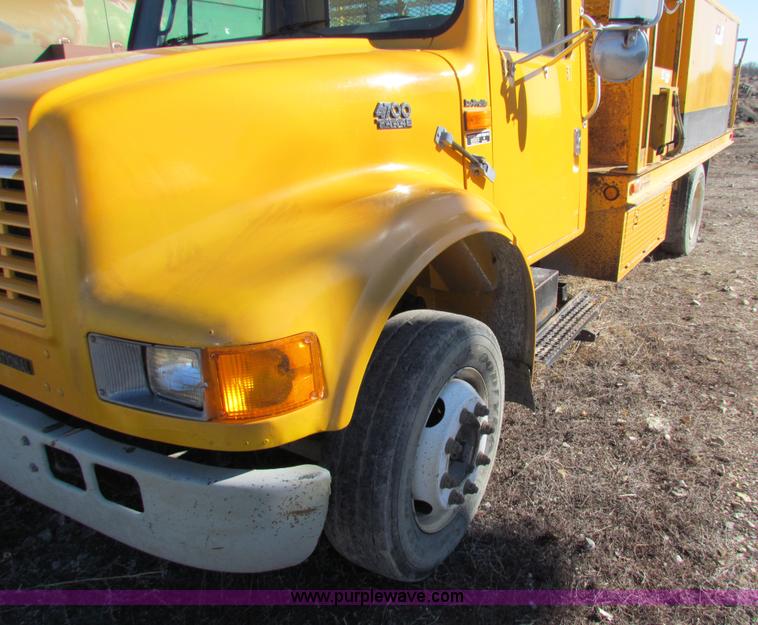 image for item C1863 2000 International 4700 Lo-Profile sign truck