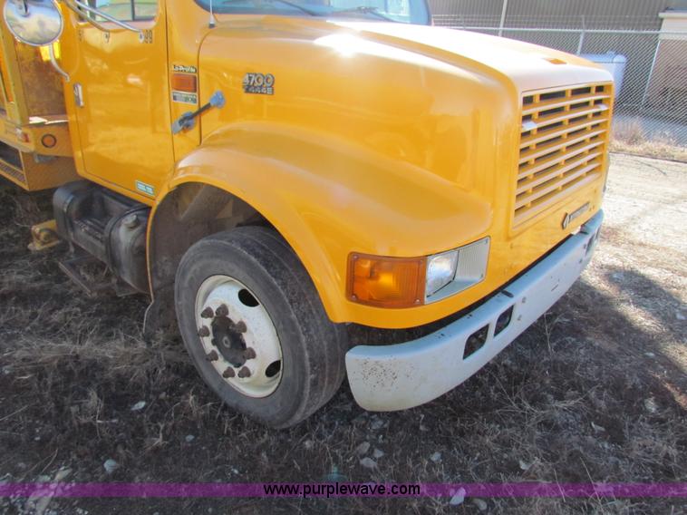 image for item C1863 2000 International 4700 Lo-Profile sign truck