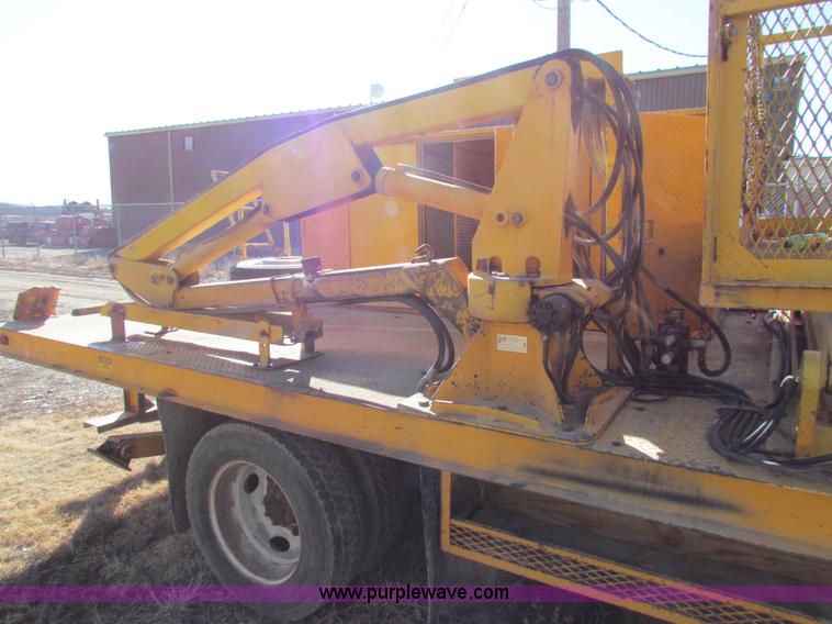 image for item C1863 2000 International 4700 Lo-Profile sign truck