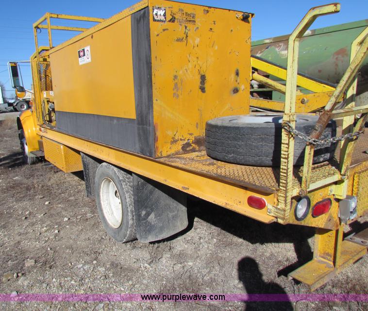 image for item C1863 2000 International 4700 Lo-Profile sign truck