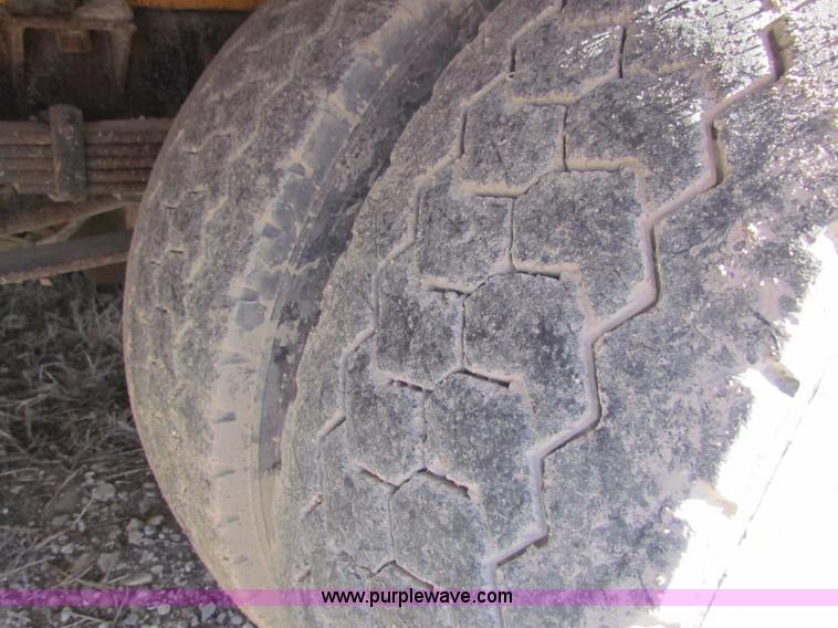 image for item C1863 2000 International 4700 Lo-Profile sign truck