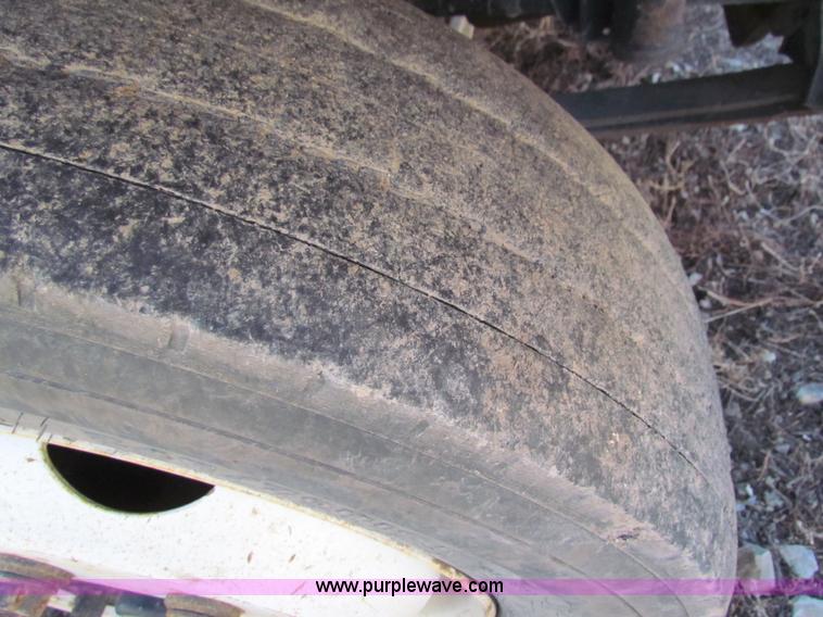 image for item C1863 2000 International 4700 Lo-Profile sign truck