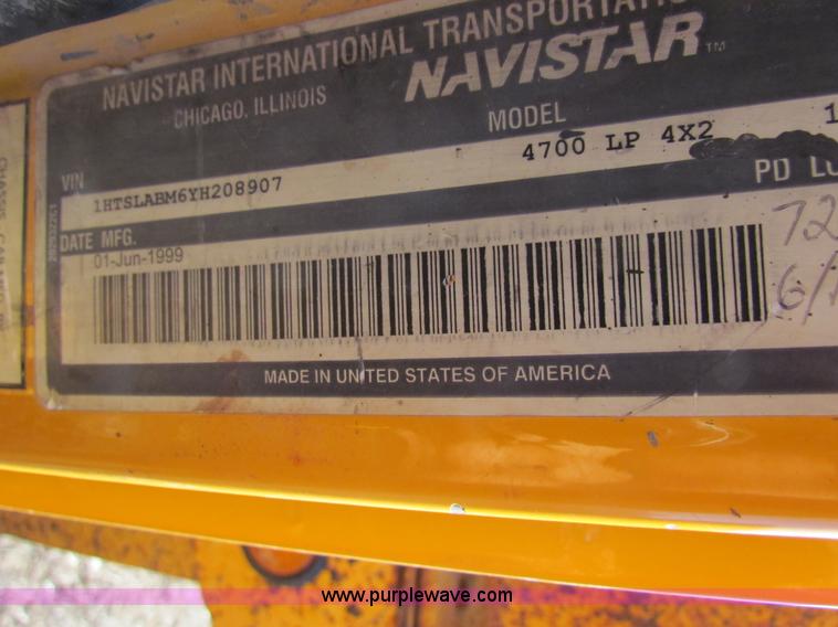 image for item C1863 2000 International 4700 Lo-Profile sign truck