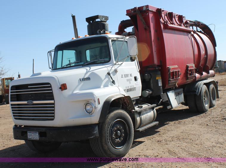 image for item C3693 1993 Ford LTS9000 vactor truck