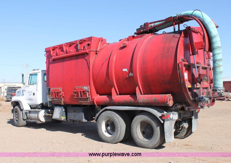 image for item C3693 1993 Ford LTS9000 vactor truck