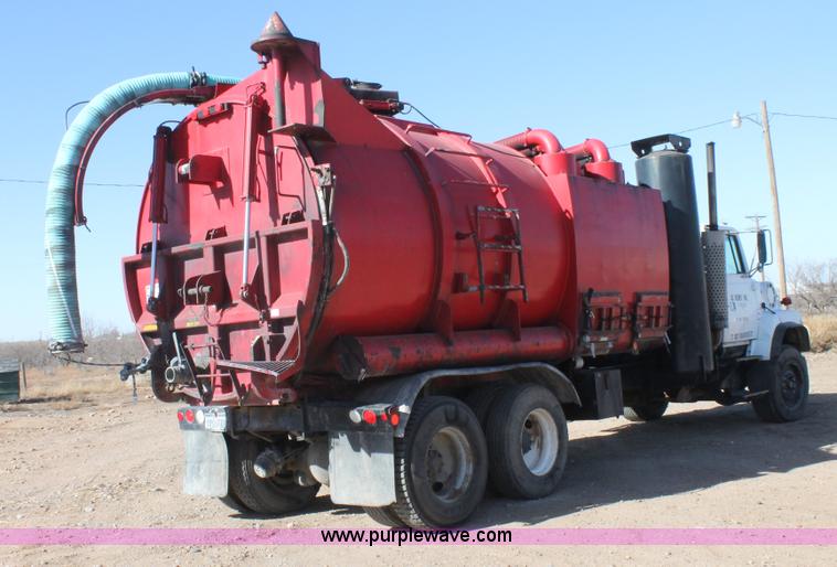 image for item C3693 1993 Ford LTS9000 vactor truck