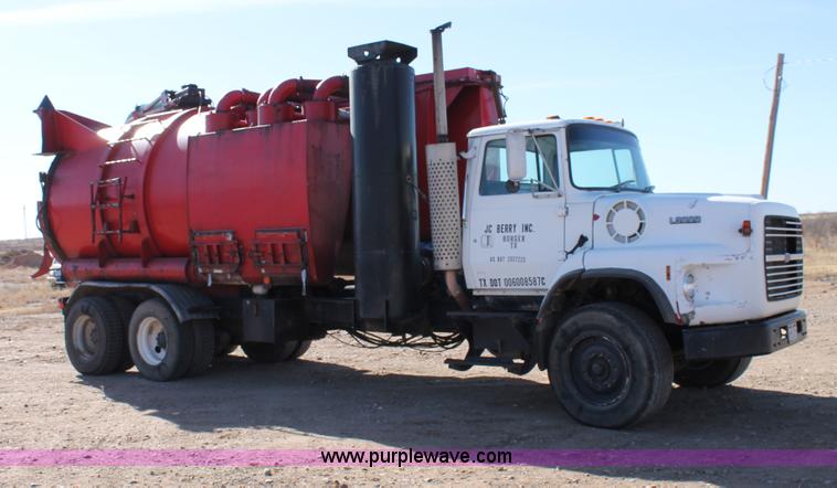 image for item C3693 1993 Ford LTS9000 vactor truck