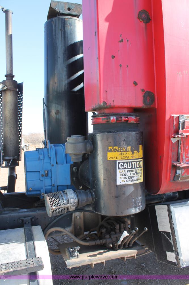 image for item C3693 1993 Ford LTS9000 vactor truck