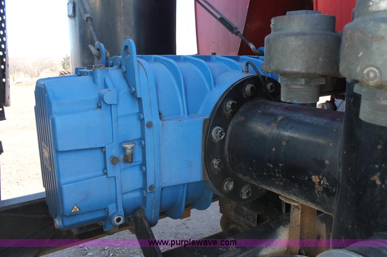 image for item C3693 1993 Ford LTS9000 vactor truck