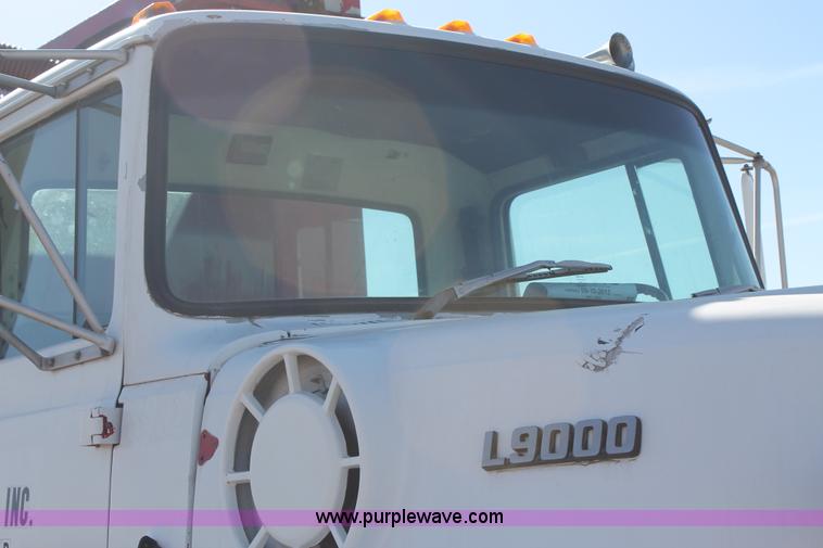 image for item C3693 1993 Ford LTS9000 vactor truck