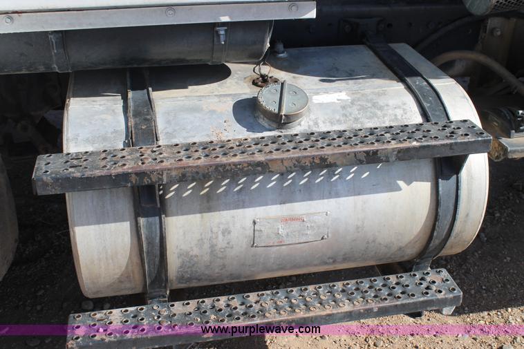 image for item C3693 1993 Ford LTS9000 vactor truck