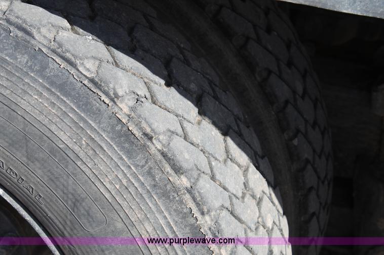 image for item C3693 1993 Ford LTS9000 vactor truck