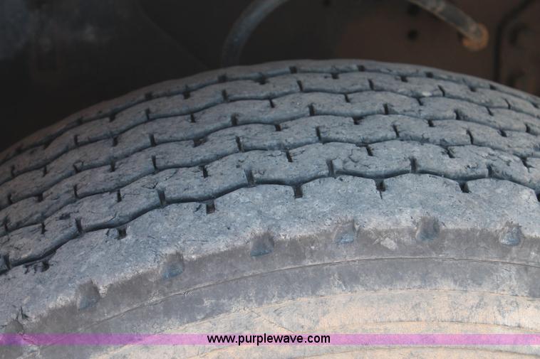 image for item C3693 1993 Ford LTS9000 vactor truck