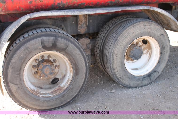 image for item C3693 1993 Ford LTS9000 vactor truck